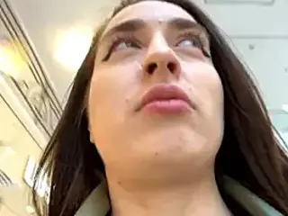 Holly Play's Picture