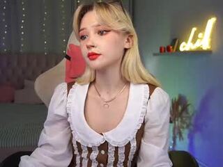 laurawifeness's Picture