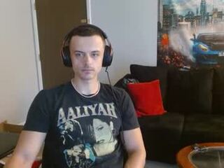 tommystrokes_'s Picture